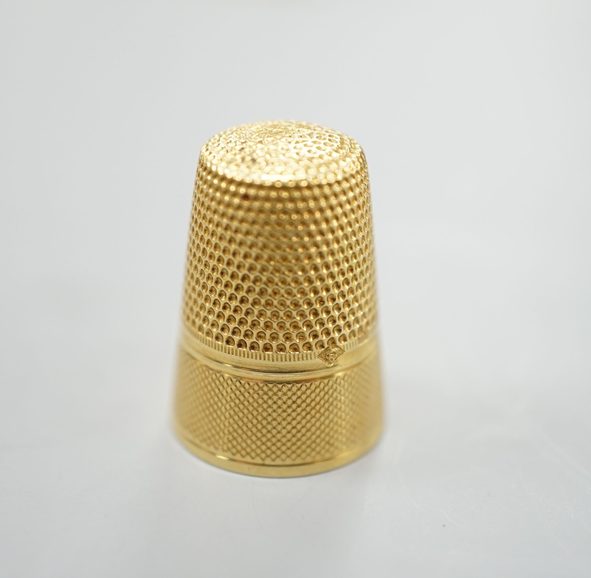 A 750 yellow metal thimble, 23mm